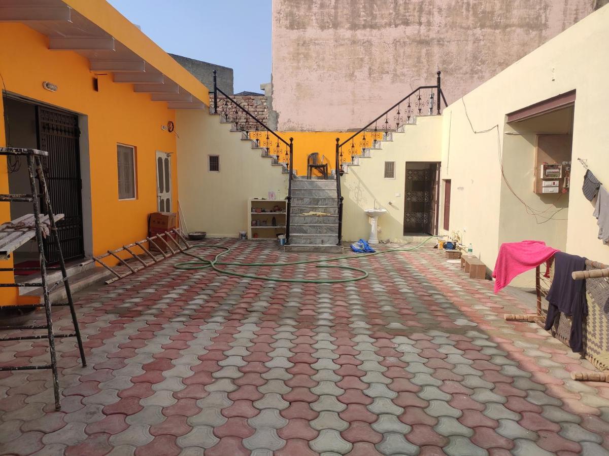 Nidhivan Homestay Vrindāvan Exterior foto